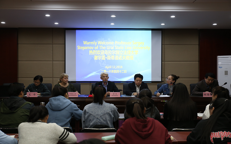 报告会现场.png 报告会现场.png